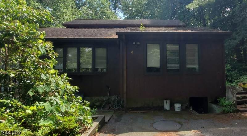 9 Village Pl - Photo 1