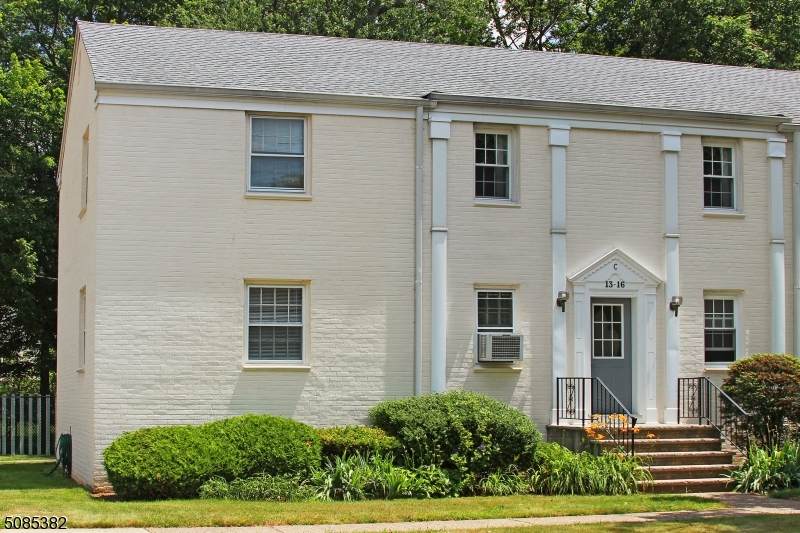 14 Girard Pl C - Photo 1