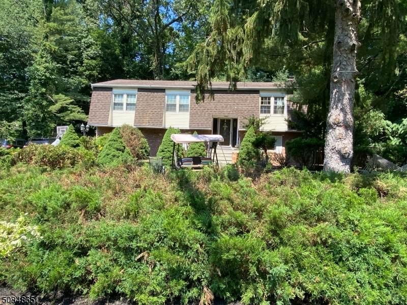 202 Forest Glen Ave - Photo 1