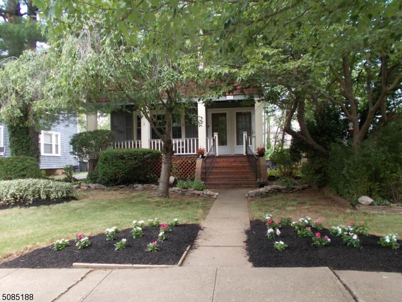 417 Maple Ave - Photo 1