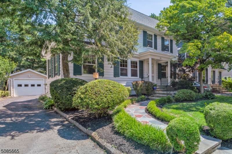 35 Plymouth Ave - Photo 1