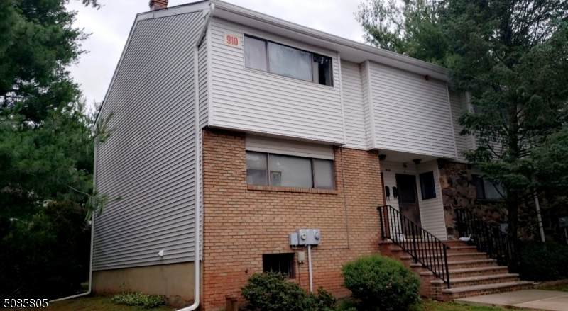 910 Merritt Dr - Photo 1