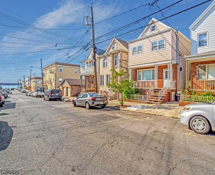 129 W 20Th St - Photo 1