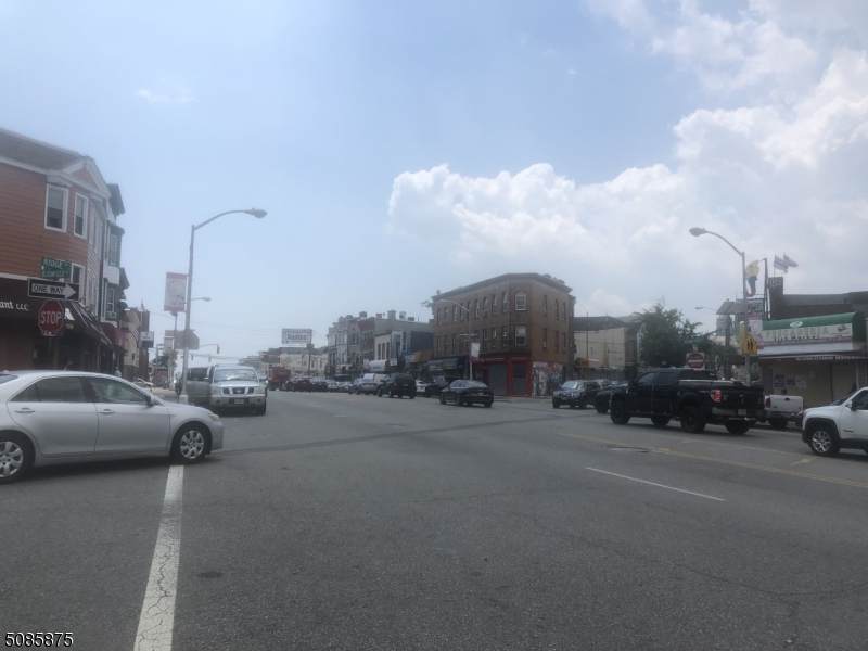191 Bloomfield Ave - Photo 1
