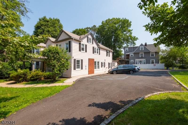179 Irvington Ave - Photo 1