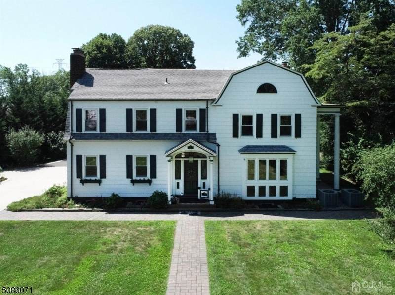 31 Woodbridge Ave - Photo 1