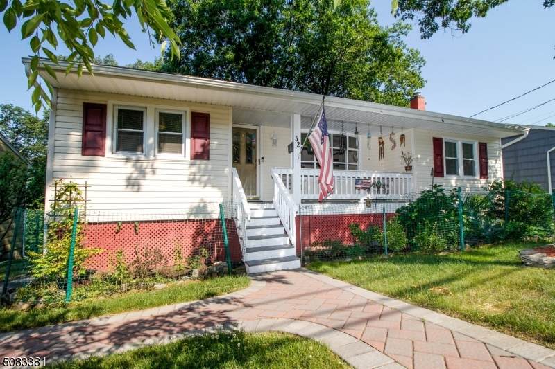 52 Cayuga Ave - Photo 1