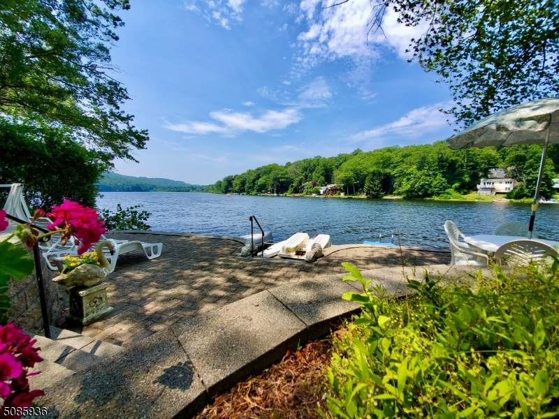 17 Cove Rd - Photo 1