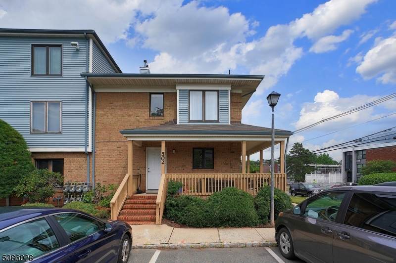 502 Peach St - Photo 1