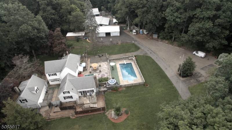 8 Stonehedge Ln - Photo 1