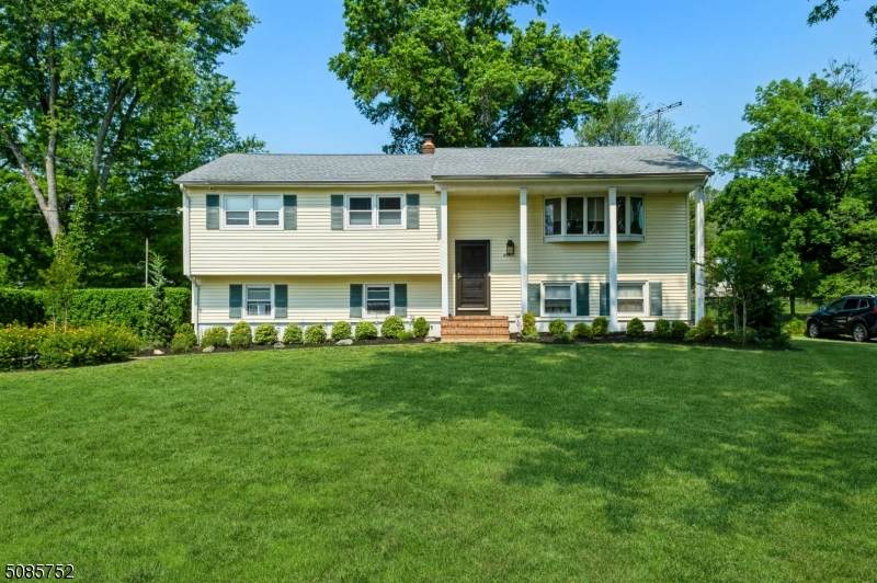 825 E Meadow Drive - Photo 1
