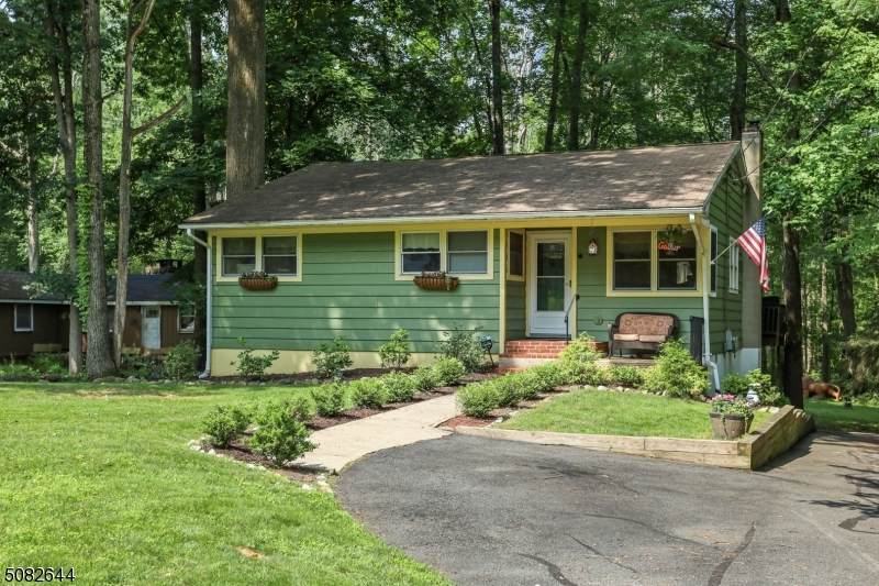 19 Windy Bush Ln - Photo 1