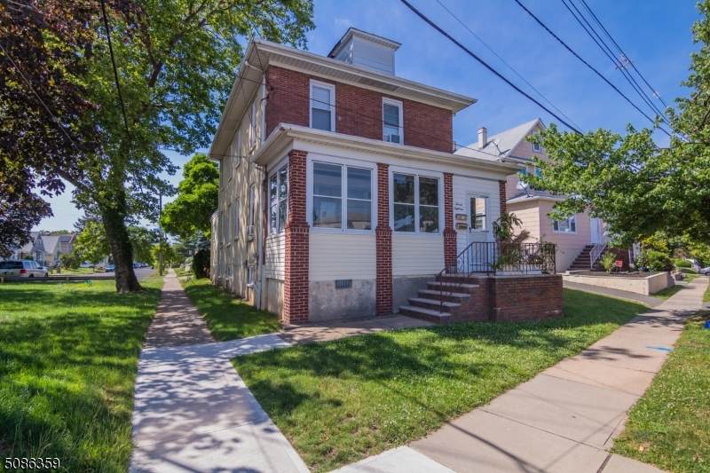718 W Blancke St - Photo 1