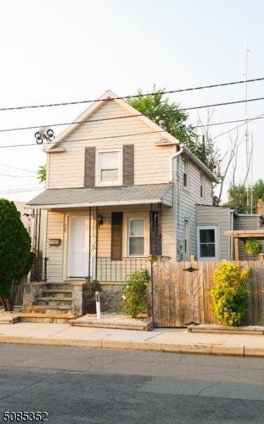 28 Warren St - Photo 1