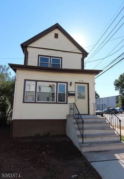 958 Chancellor Ave - Photo 1