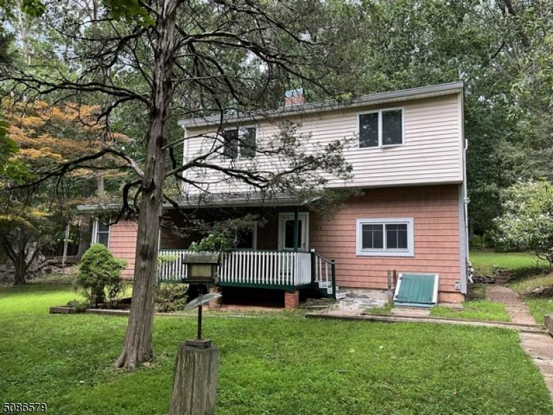 142 Hillside Ave - Photo 1