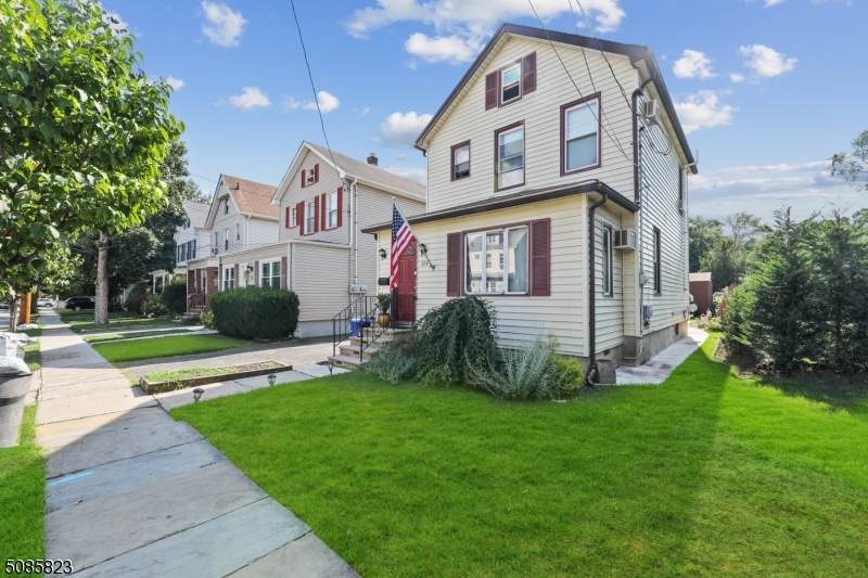224 Spruce St - Photo 1