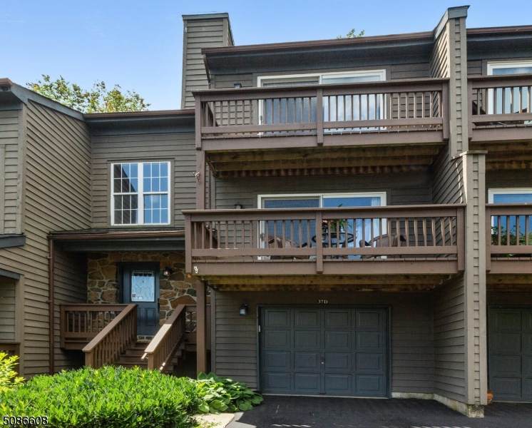 37 D Melrose - Photo 1