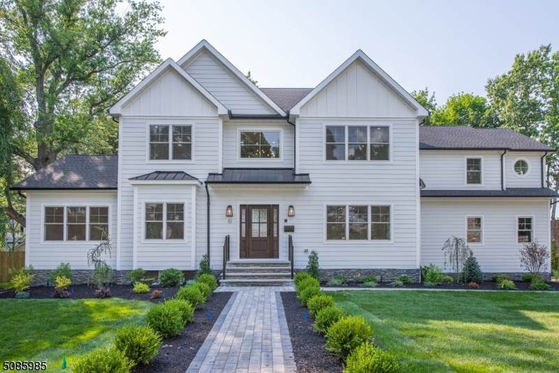 83 Maple St - Photo 1