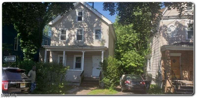 33 Orange Ave - Photo 1