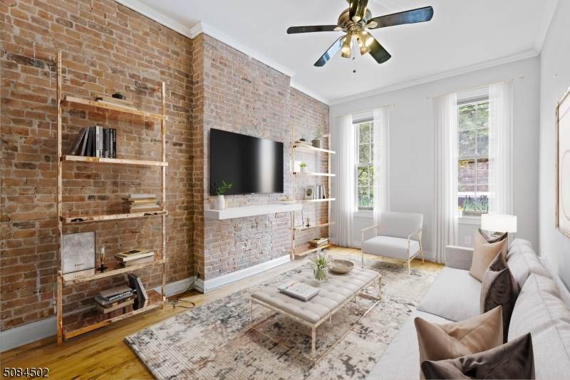 206 6th St - Photo 1
