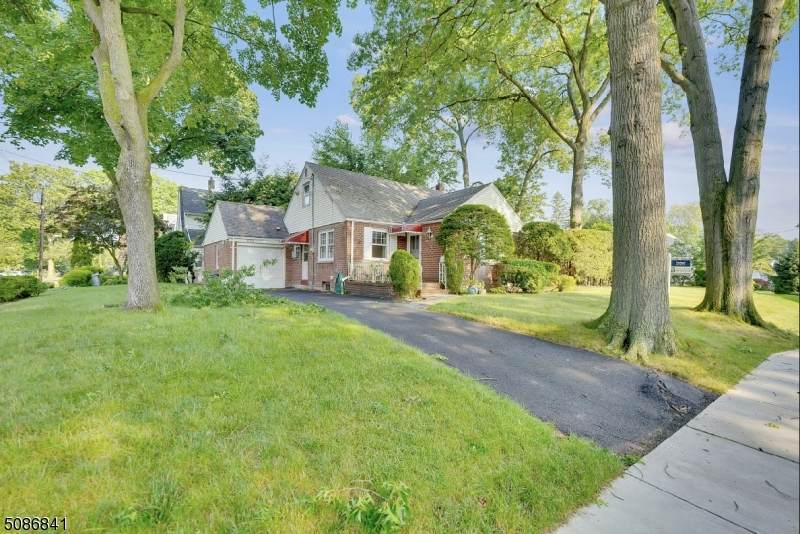 454 Charles St - Photo 1