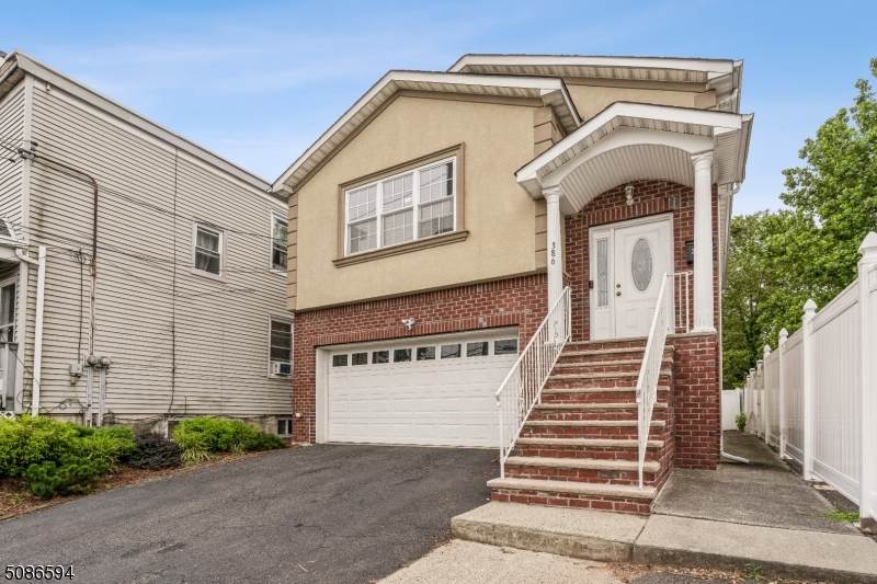 386 Bloy St - Photo 1
