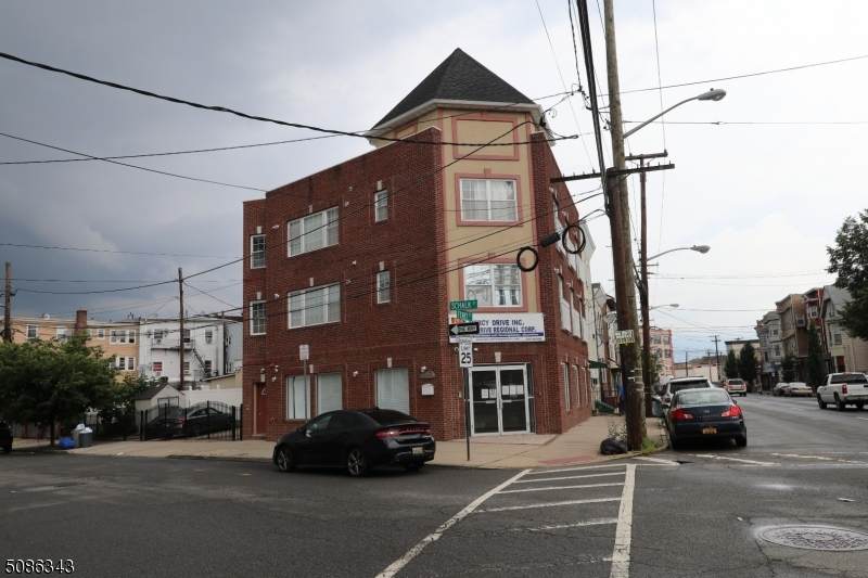 498 Ferry St - Photo 1