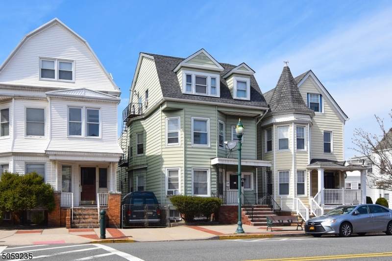 209 Kearny Ave - Photo 1
