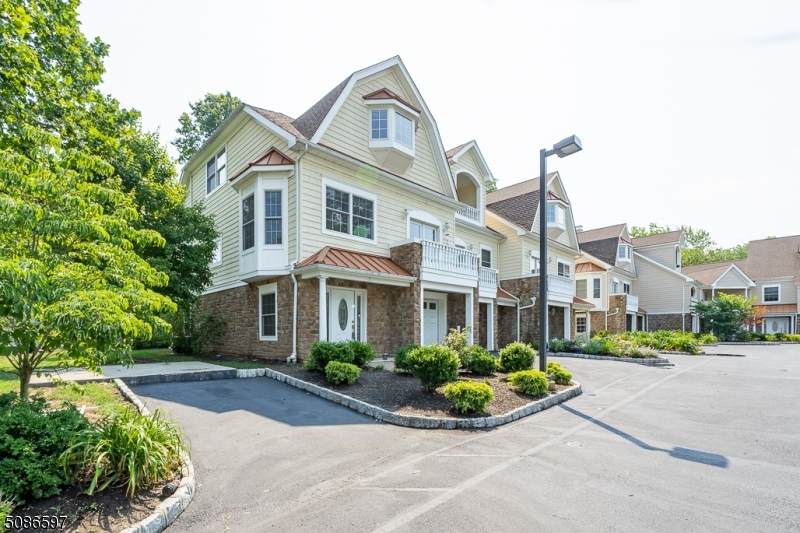 1 Riverbend Ct - Photo 1