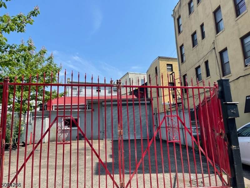 513 Market St - Photo 1