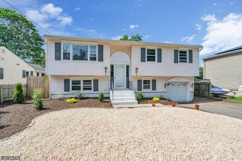 542 Princeton Ave - Photo 1