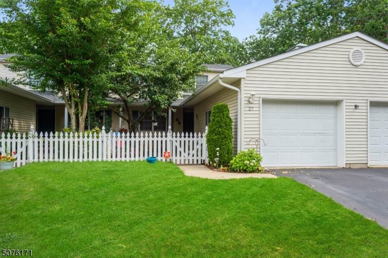 27 Cherrywood Cir - Photo 1