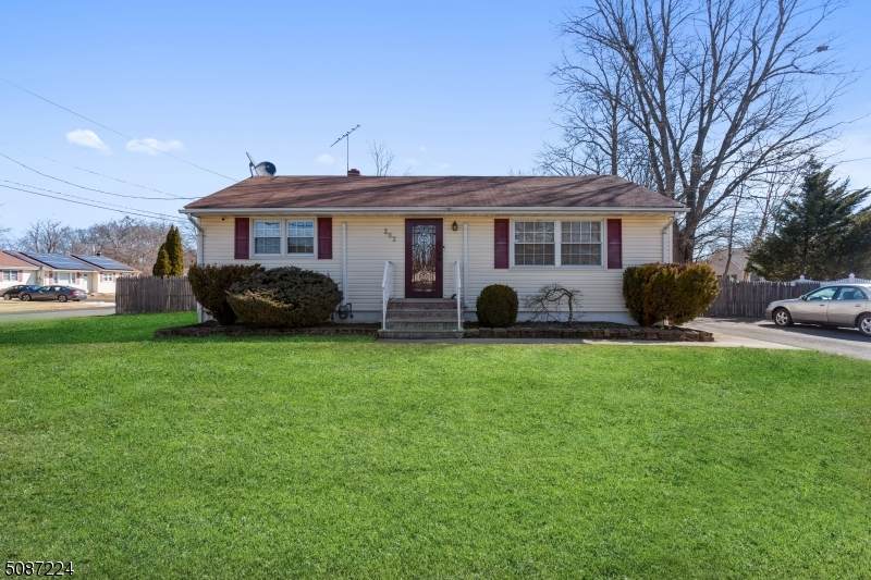 203 Birchwood Dr - Photo 1