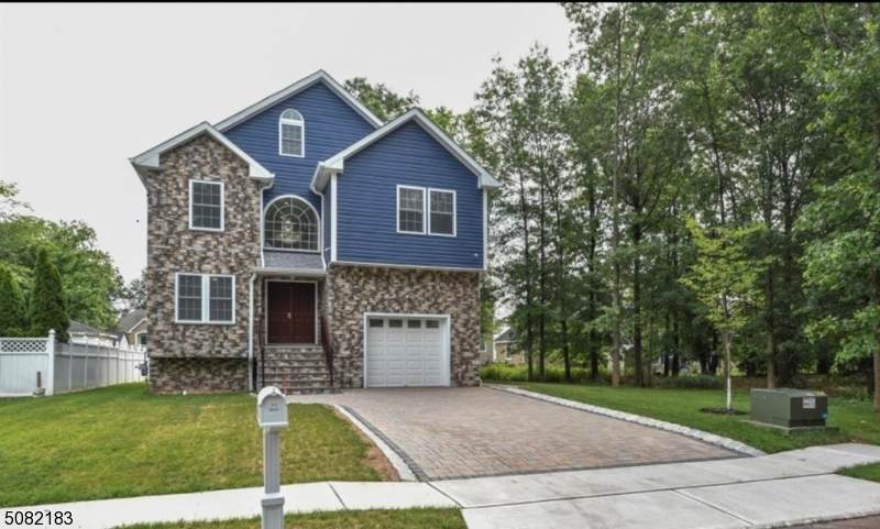703 Tremont Ave - Photo 1