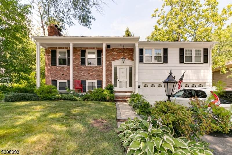 137 E Roselle Ave - Photo 1