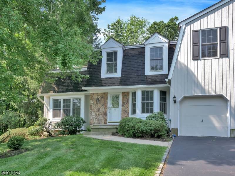 14 Bradford Ln - Photo 1