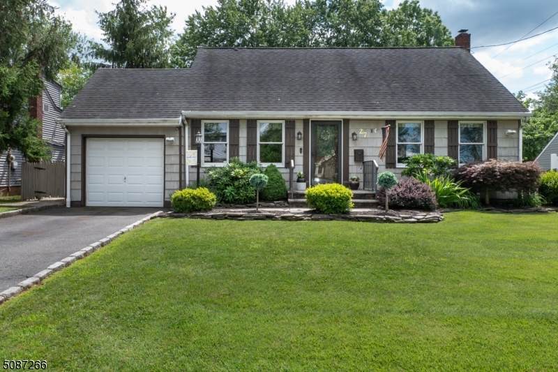 27 Longfellow Dr - Photo 1