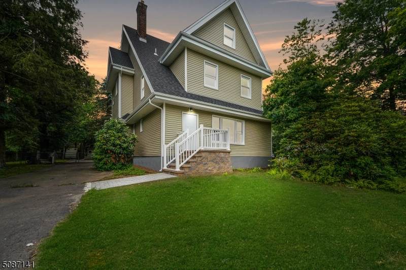 1136 Martine Ave - Photo 1