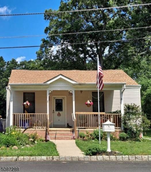 8 Walnut St - Photo 1