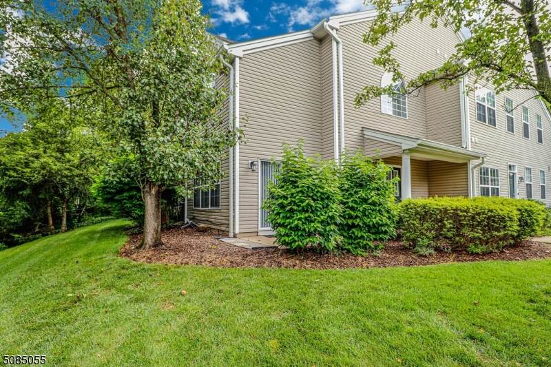15 Oak Knoll Ln - Photo 1