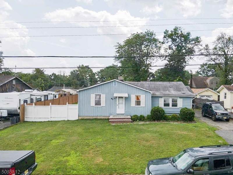 93 Chesapeake Ave - Photo 1