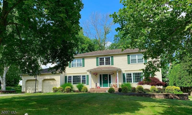 9 Warwick Dr - Photo 1