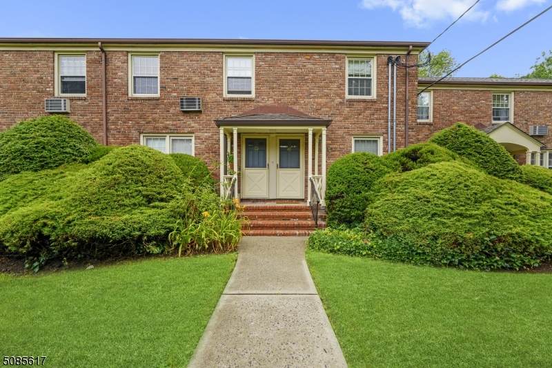 380 Main Unit 26 - Photo 1