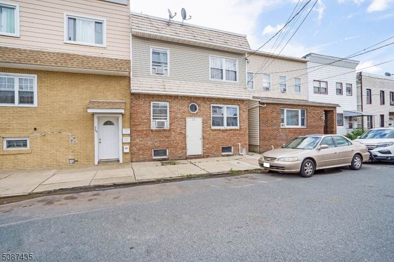 212 Sanford Ave - Photo 1