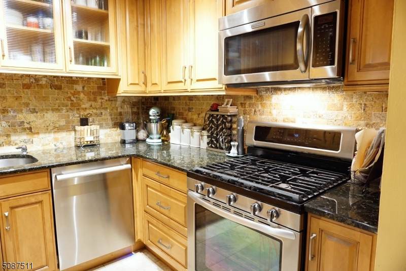 192 Burnett Ave - Photo 1