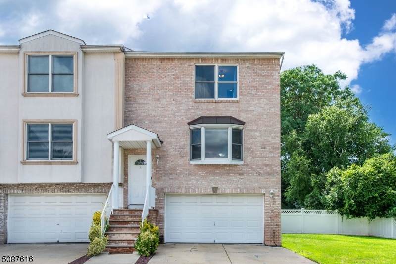 89 Plauderville Ave - Photo 1