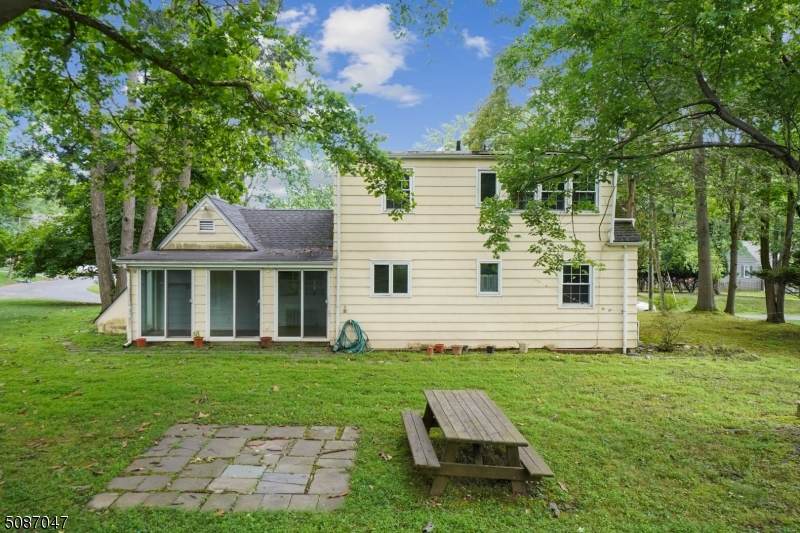 1967 Grenville Rd - Photo 1