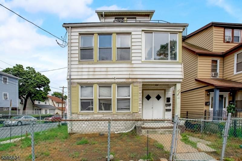 418 Stuyvesant Ave - Photo 1