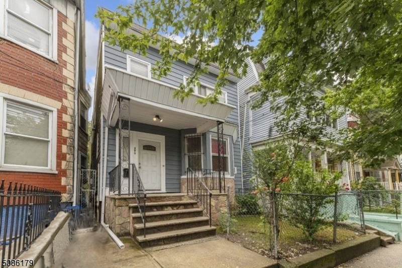 293 Clifton Ave - Photo 1